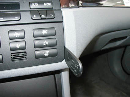 Brodit ProClip 852805 voor BMW Compact 2001-2007, BMW 3-series M3 E46 1999-2005 en BMW 3-series M3 E46 1998-2004 - montagepositie op dashboard