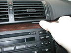 Brodit ProClip 852805 voor BMW Compact 2001-2007, BMW 3-series M3 E46 1999-2005 en BMW 3-series M3 E46 1998-2004 - detail van dashboardmontage
