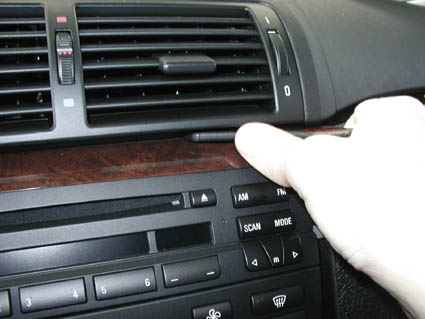 Brodit ProClip 852805 voor BMW Compact 2001-2007, BMW 3-series M3 E46 1999-2005 en BMW 3-series M3 E46 1998-2004 - detail van dashboardmontage