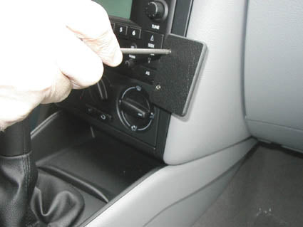 Brodit ProClip 852808 voor Volkswagen Rabbit 1999-2005, Volkswagen Jetta Wagon 2002-2004 e.a. - detail van dashboardmontage