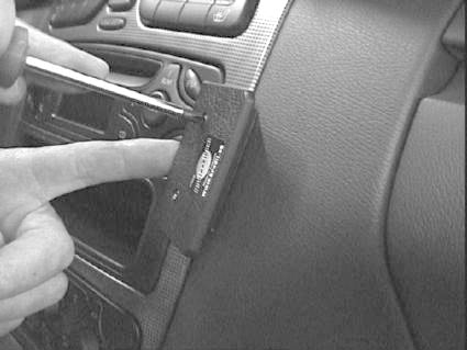 Brodit ProClip 852812 voor Mercedes Benz C-Class (180-320) 2001-2006 en Mercedes Benz C-Class (180-320) 2000-2006 - detail van dashboardmontage