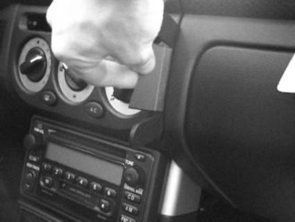 Brodit ProClip 852819 voor Toyota MR2 Spyder 2000-2005 - ProClip geplaatst in het voertuig