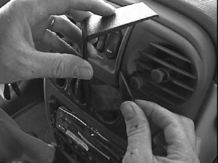 Brodit ProClip 852829 voor Chrysler PT Cruiser 2000-2005 - montagepositie op dashboard