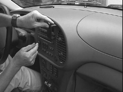 Brodit ProClip 852830 voor Saab 9-3 1998-2002 - montagepositie op dashboard