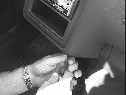Brodit ProClip 852832 voor Volkswagen Polo 2000-2001 - montagepositie op dashboard