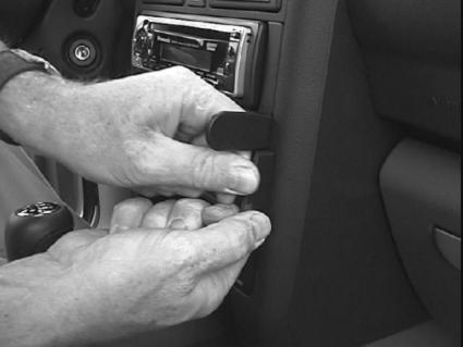 Brodit ProClip 852838 voor Audi S2 2001-2005 en Audi A2 2001-2005 - ProClip geplaatst in het voertuig