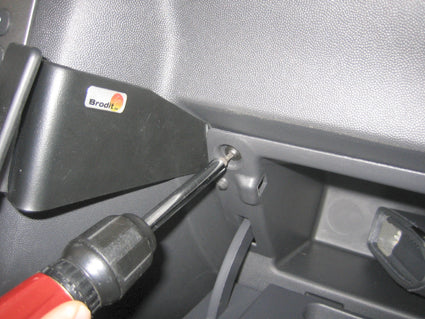 Brodit ProClip 852856 voor Opel Tigra TT 2005-2009, Opel Corsa 2001-2006 en Opel Combo 2002-2011 - detail van dashboardmontage