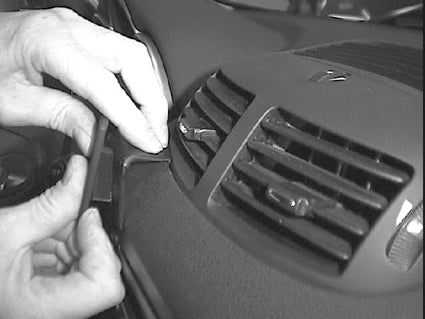 Brodit ProClip 852865 voor Alfa Romeo GT 2004-2011 en Alfa Romeo 147 2001-2011 - detail van dashboardmontage