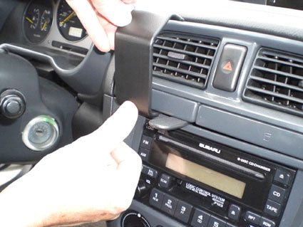 Brodit ProClip 852885 voor Subaru WRX 2001-2004, Subaru Outback Sport 2001-2004 en Subaru Impreza 2001-2004 - ProClip geplaatst in het voertuig