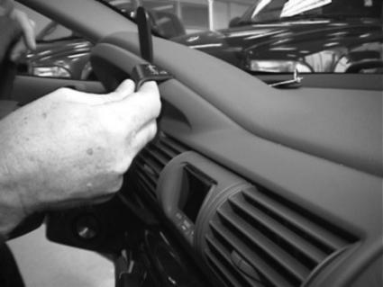 Brodit ProClip 852896 voor Chrysler Stratus 2001-2007, Chrysler Sebring Sedan 2001-2006 e.a. - detail van dashboardmontage