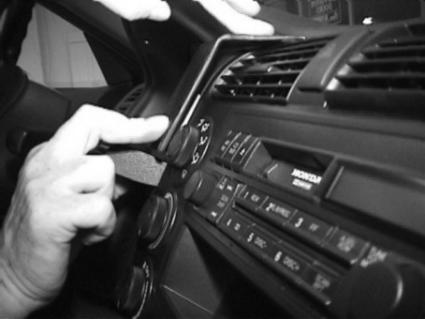 Brodit ProClip 852903 voor Acura EL 2001-2007, Honda Civic Hybrid 2003-2005 e.a. - detail van dashboardmontage