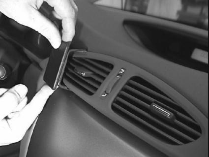 Brodit ProClip 852910 voor Renault Laguna 2001-2004 - ProClip geplaatst in het voertuig