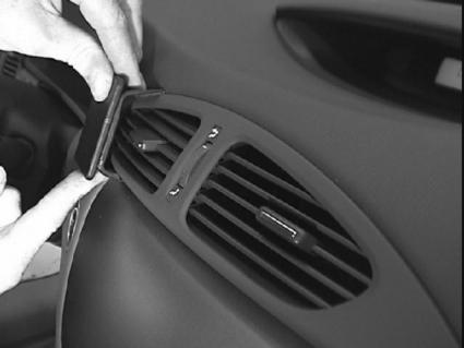 Brodit ProClip 852910 voor Renault Laguna 2001-2004 - detail van dashboardmontage