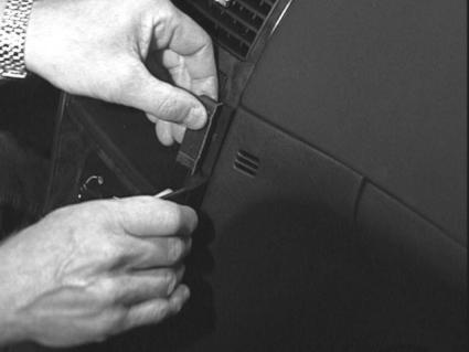 Brodit ProClip 852921 voor Peugeot 307 2001-2009 - montagepositie op dashboard