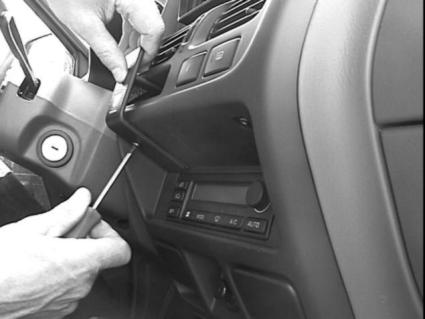 Brodit ProClip 852922 voor Nissan Navara 2000-2005 en Nissan King Cab 2000-2006 - detail van dashboardmontage