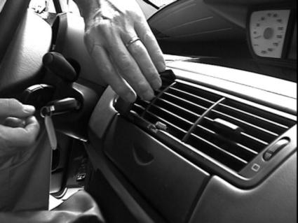 Brodit ProClip 852925 voor Citroen C8 2002-2011, Fiat Ulysse II 2002-2011 e.a. - detail van dashboardmontage