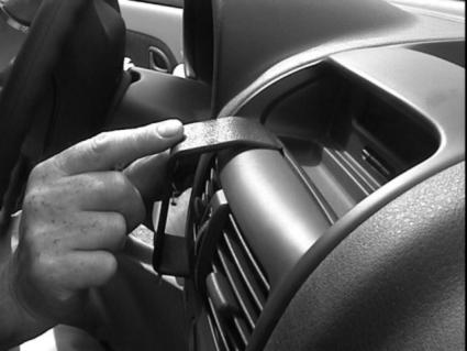 Brodit ProClip 852934 voor Renault Thalia 1999-2008, Renault Clio Storia 2006-2009 en Renault Clio II 2002-2005 - detail van dashboardmontage