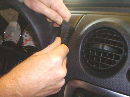 Brodit ProClip 852969 voor Jeep Liberty 2002-2007 en Jeep Cherokee 2002-2008 - montagepositie op dashboard