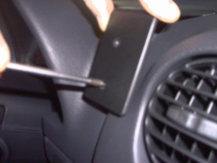 Brodit ProClip 852969 voor Jeep Liberty 2002-2007 en Jeep Cherokee 2002-2008 - detail van dashboardmontage