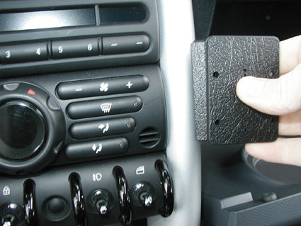 Brodit ProClip 853013 voor Mini Cooper Convertible 2001-2007 en Mini Cooper 2001-2006 - ProClip geplaatst in het voertuig