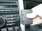 Brodit ProClip 853013 voor Mini Cooper Convertible 2001-2007 en Mini Cooper 2001-2006 - detail van dashboardmontage