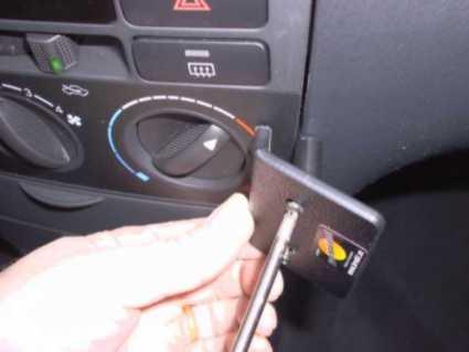 Brodit ProClip 853020 voor Toyota Corolla 2002-2007 - detail van dashboardmontage