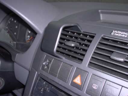 Brodit ProClip 853028 voor Volkswagen Polo 2002-2009 - detail van dashboardmontage