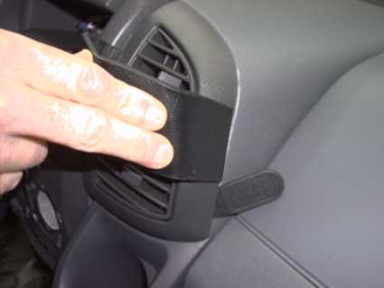 Brodit ProClip 853034 voor Citroen Jumper 2002-2006, Fiat Ducato 2002-2006 en Peugeot Boxer 2002-2006 - detail van dashboardmontage