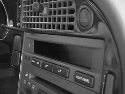 Brodit ProClip 853040 voor Saab 9-5 1998-2005 - montagepositie op dashboard