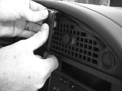 Brodit ProClip 853040 voor Saab 9-5 1998-2005 - detail van dashboardmontage