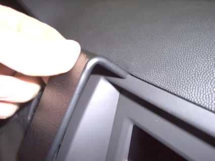Brodit ProClip 853076 voor Opel Vectra C 2002-2010 en Opel Signum 2003-2008 - detail van dashboardmontage