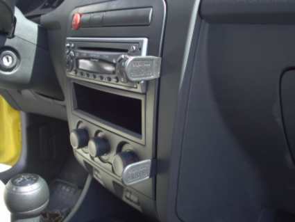 Brodit ProClip 853081 voor Seat Ibiza 2002-2008 en Seat Cordoba 2003-2009 - montagepositie op dashboard