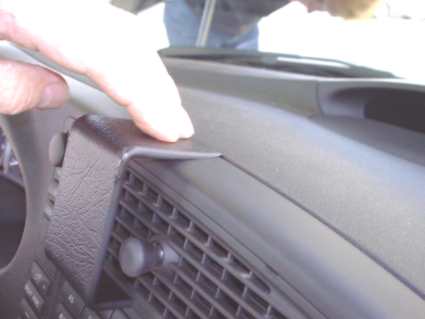 Brodit ProClip 853086 voor Saab 9-3 2003-2006 - detail van dashboardmontage