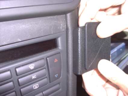 Brodit ProClip 853088 voor Saab 9-3 2003-2006 - detail van dashboardmontage