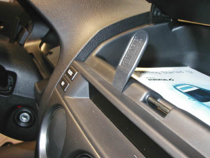 Brodit ProClip 853091 voor Mazda 6 2002-2007 en Mazda 6 2003-2004 - montagepositie op dashboard