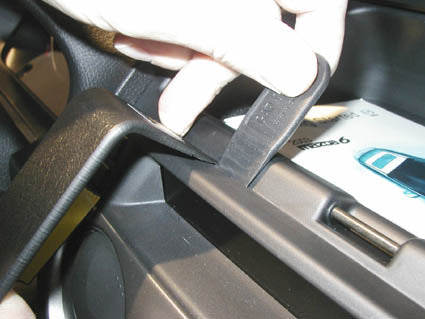 Brodit ProClip 853091 voor Mazda 6 2002-2007 en Mazda 6 2003-2004 - ProClip geplaatst in het voertuig