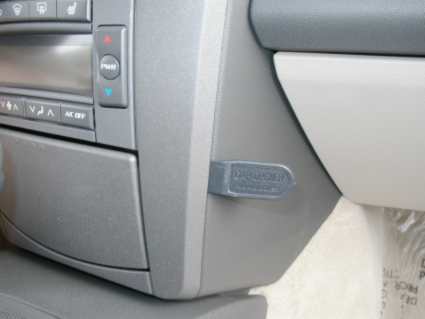 Brodit ProClip 853093 voor Cadillac SRX 2004-2006 en Cadillac CTS 2003-2007 - montagepositie op dashboard