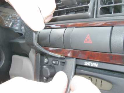 Brodit ProClip 853102 voor Saturn L-series 2000-2005 - montagepositie op dashboard