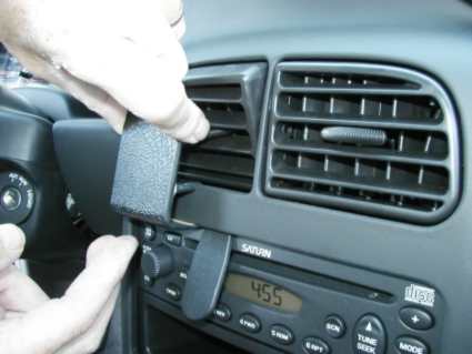 Brodit ProClip 853104 voor Saturn S-series 2000-2003 - detail van dashboardmontage