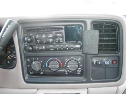 Brodit ProClip 853111 voor Cadillac Escalade EXT 2001-2002, Cadillac Escalade 2001-2002 e.a. - detail van dashboardmontage
