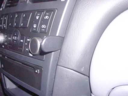 Brodit ProClip 853135 voor Nissan Almera 2003-2007 - montagepositie op dashboard