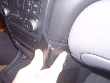 Brodit ProClip 853135 voor Nissan Almera 2003-2007 - detail van dashboardmontage