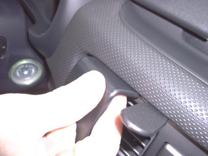 Brodit ProClip 853137 voor Subaru Forester 2003-2007 - montagepositie op dashboard