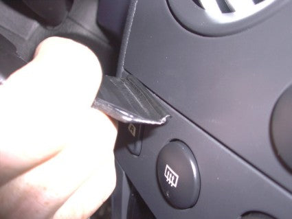 Brodit ProClip 853143 voor Citroen Berlingo II 2003-2008 en Peugeot Partner 2003-2008 - montagepositie op dashboard