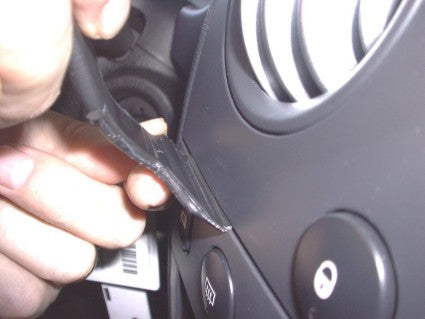 Brodit ProClip 853143 voor Citroen Berlingo II 2003-2008 en Peugeot Partner 2003-2008 - ProClip geplaatst in het voertuig