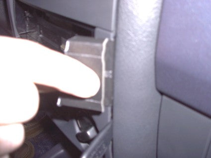 Brodit ProClip 853144 voor Citroen Berlingo II 2003-2008 en Peugeot Partner 2003-2008 - montagepositie op dashboard