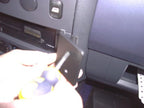 Brodit ProClip 853144 voor Citroen Berlingo II 2003-2008 en Peugeot Partner 2003-2008 - detail van dashboardmontage