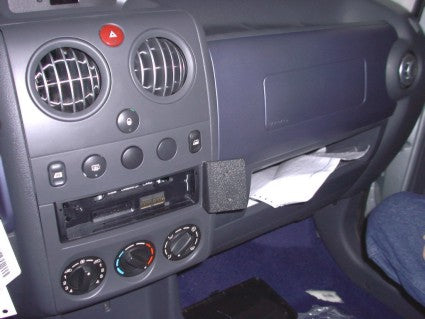 Brodit ProClip 853144 voor Citroen Berlingo II 2003-2008 en Peugeot Partner 2003-2008 - installatiepositie