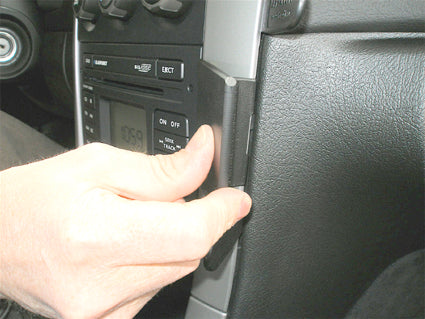 Brodit ProClip 853157 voor Pontiac GTO 2004-2010 - detail van dashboardmontage