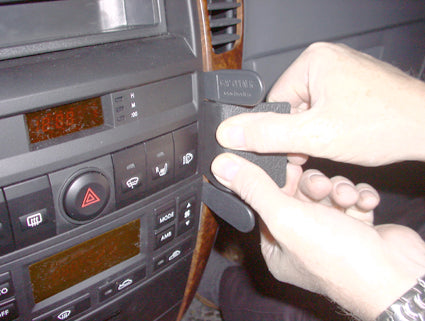 Brodit ProClip 853175 voor Kia Sorento 2002-2007 - detail van dashboardmontage